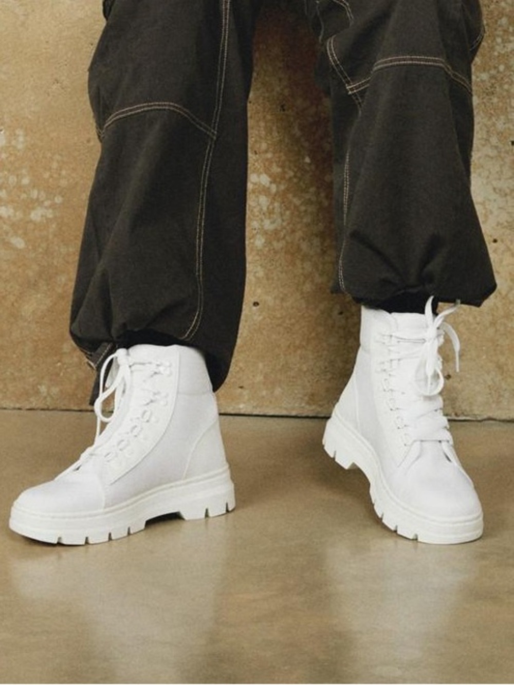 Women’s 9 Dr Martens White COMBS WOMEN'S POLY CASUAL BOOTS